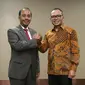 Menteri Ketenagakerjaan Hanif Dhakiri dan Menteri Sumber Manusia Malaysia, Kula Segaran.