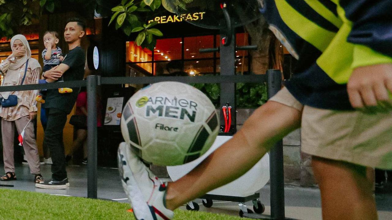 Adapun mayoritas booth diramaikan oleh komunitas penggemar Manchester United.