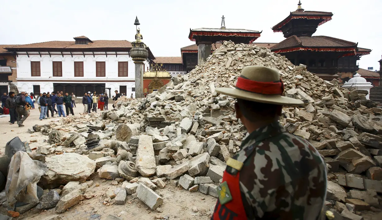 Penampakan kota Kathmandu dan Pokhara usai dihantam gempa berkekuatan 7,8 skala Richter, Nepal, Minggu (26/4/2015). Dikabarkan sekitar 500 orang lebih tewas dalam peristiwa tersebut (Reuters/Navesh Chitrakar)