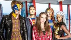 Merias seseorang menjadi karakter superhero harus memiliki kemampuan melukis wajah di atas rata-rata. Dan, salah satu perias yang ahli terhadap seni ini adalah Lianne Moseley.