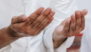 Ilustrasi berdoa. &copy; pexels.com/Timur Weber