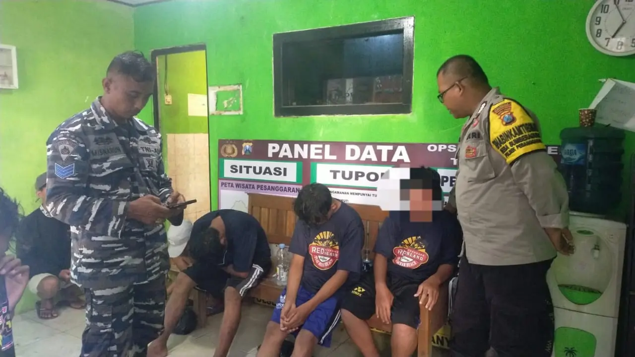 Empat korban tenggelam di pantai Pulau Merah berhasil diselamatkan, seangkan satu orang lainya masih dalam pencarian (Istimewa)