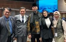 Bikin Baper, 7 Momen Romantis Mulan Jameela dan Ahmad Dhani saat Hadiri Sidang Paripurna DPR