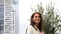 Intip cara Kate Middleton tampil dengan dua look berbeda meski hanya kenakan blazer (instagram/princesandprincessofwales)