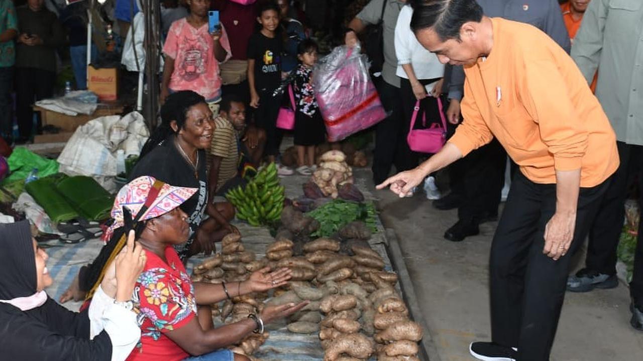 Presiden Jokowi Kunjungi Pasar Pharaa Sentani