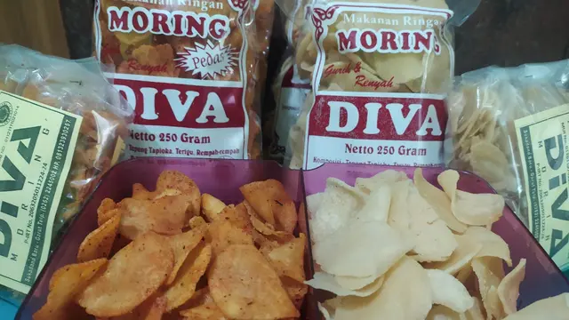 Dengan bahan alami serta bumbu rempah yang melimpah, menjadikan moring sebagai salah satu cemilan snack ala Garut, Jawa Barat yang cukup digandrungi kaula muda saat ini.
