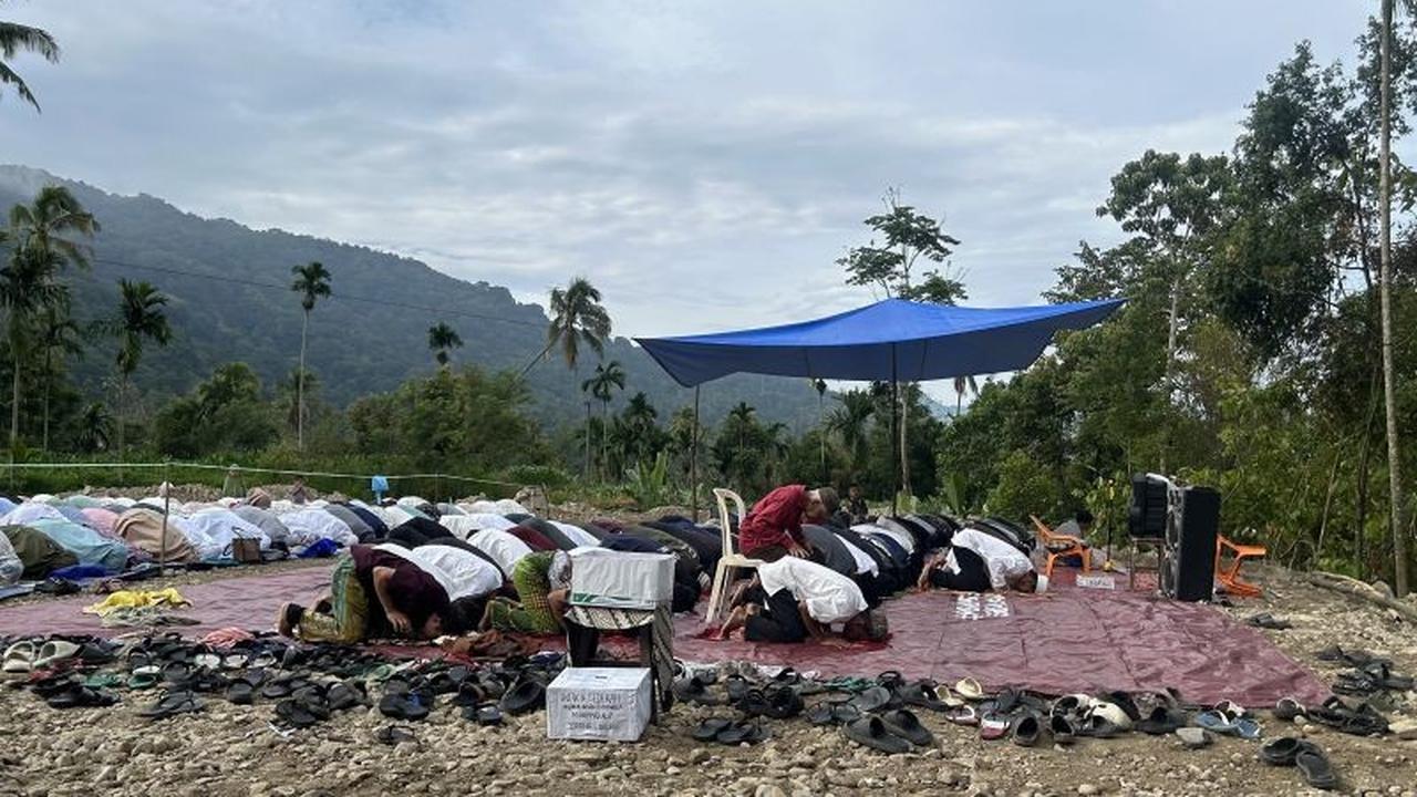 Khatib Ajak Warga Korban Bencana Agam Usir Kesedihan Saat Momen Lebaran