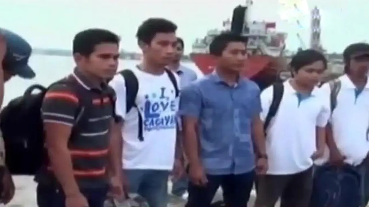 anak buah kapal tunda Charles