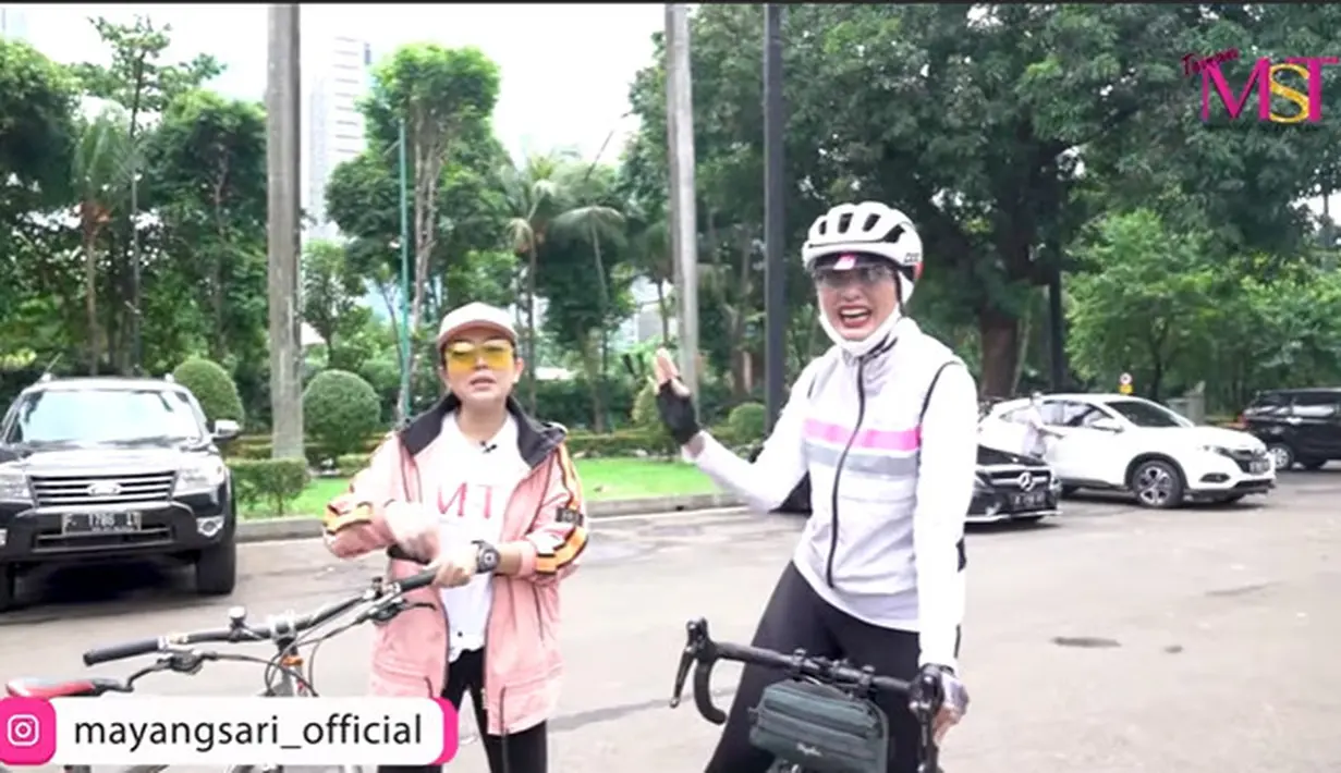 Mayangsari bersepeda (Youtube/MAYANGSARI OFFICIAL)