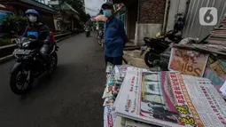 Lapak kios penjual koran di Kawasan Petak Sembilan, Glodok, Jakarta, Minggu (7/2/2021). Munculnya Glodok dan Petak Sembilan tak lepas dari sejarah orang Tionghoa yang mulai berkelana sekitar abad ke-3 dan ke-5 mengarungi lautan menuju Asia Tenggara, termasuk ke Indonesia. (Liputan6.com/Johan Tallo)