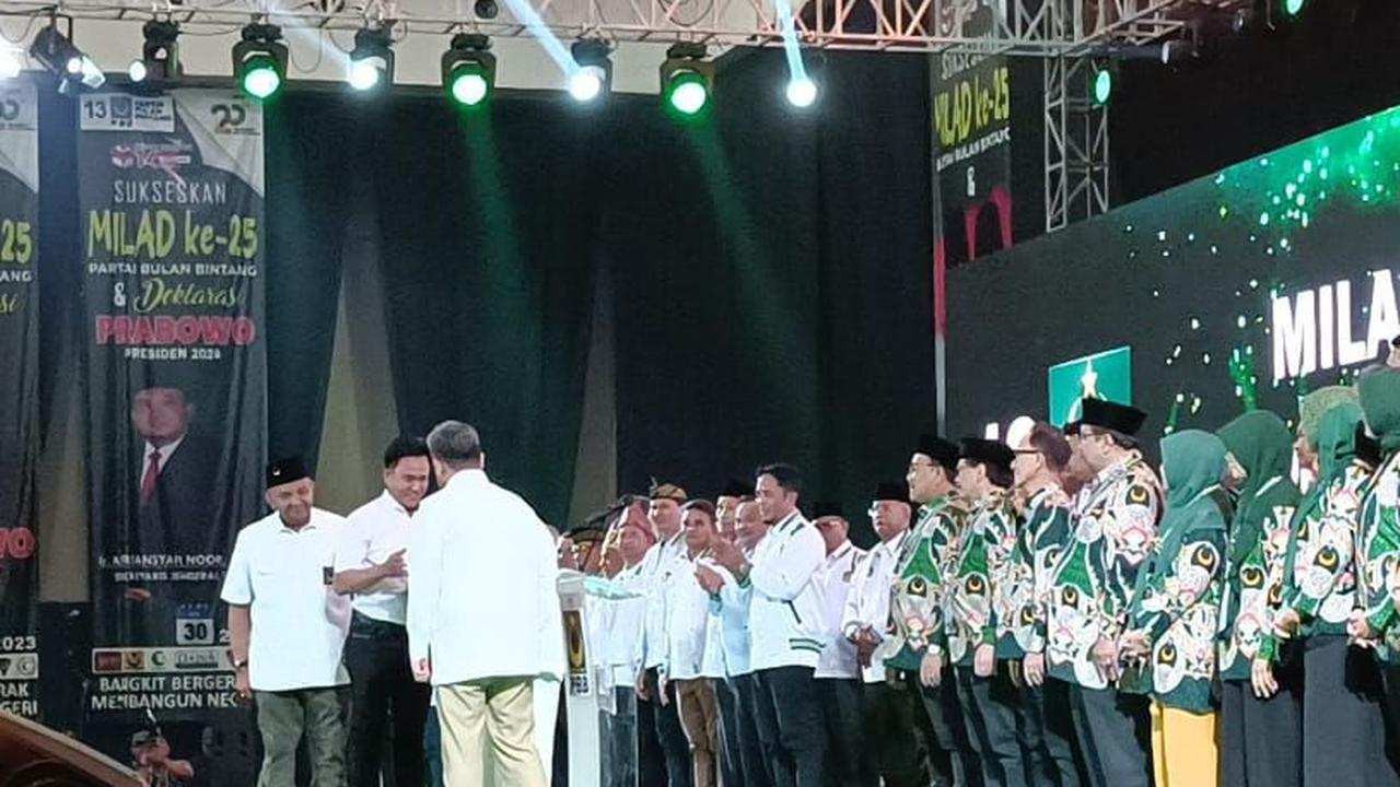 Di luar KKIR, ada petinggi parpol lain yakni Ketua Umum Partai Kebangkitan Nusantara (PKN) Anas Urbaningrum, Pendiri PKN Gede Pasek Suardika, Ketua Umum Partai Gelora Anis Matta, hingga Sekjen PAN Eddy Soeparno. Selain itu, kelompok relawan Prabowo juga t