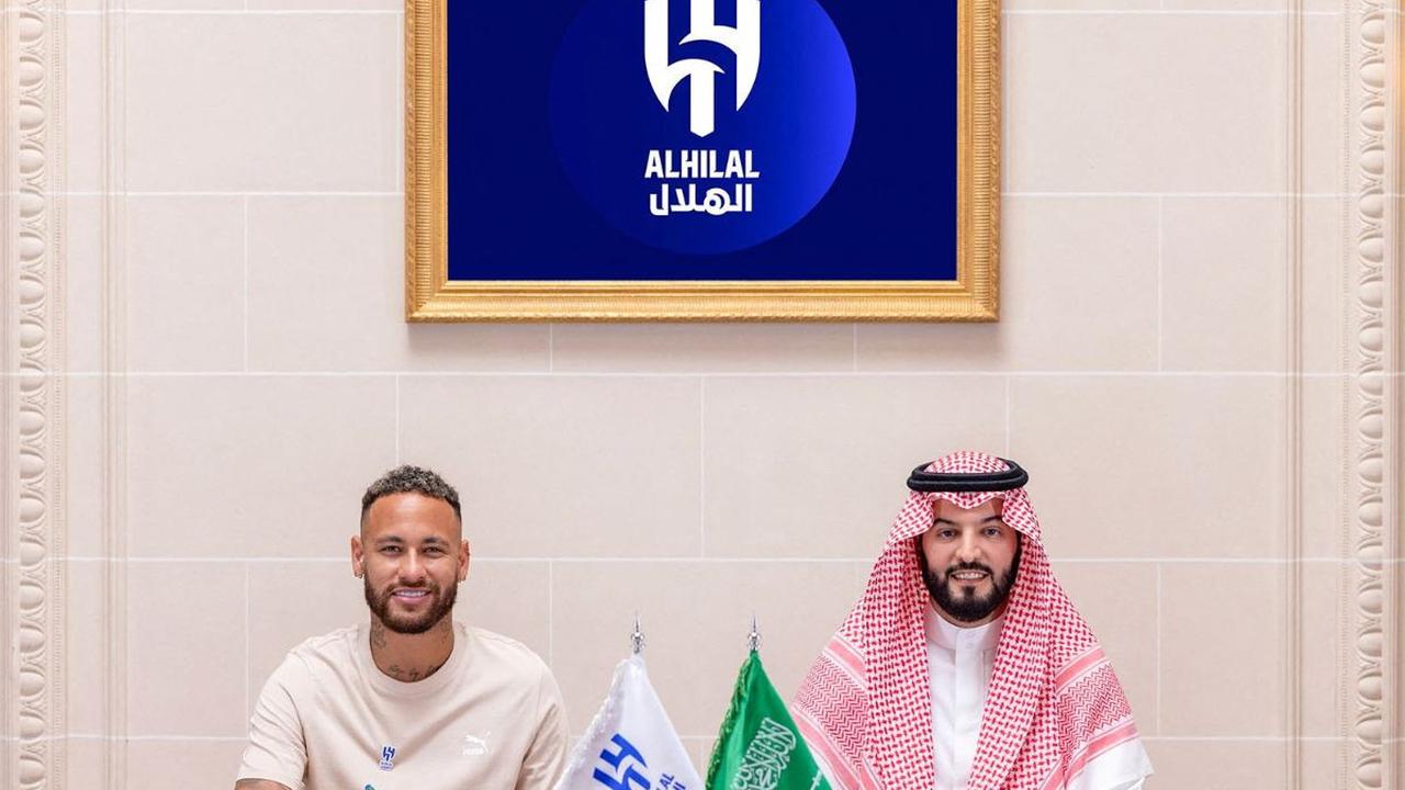 Bintang Brasil, Neymar resmi meneken kontrak sebagai pemain anyar klub raksasa Arab Saudi, Al Hilal. 

Kepindahan Neymar itu diumumkan langsung oleh Al Hilal di akun media sosialnya, pada Selasa (17/8/2023) waktu setempat.