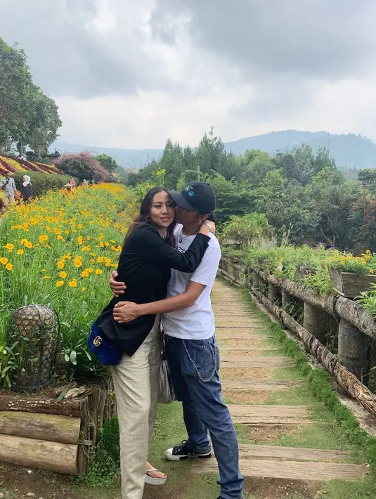 Bimbim Slank dan Reny Setiawati (Instagram/realmemi)