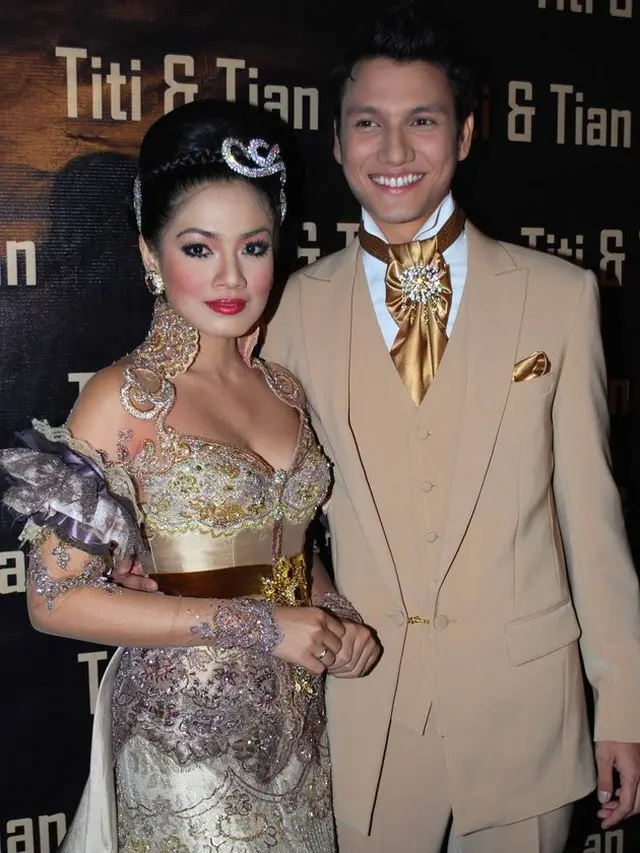 6 Momen Pernikahan Artis yang Pacaran Lebih dari 7 Tahun, Terbaru Feli-Hito