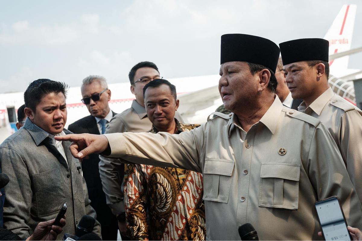 FOTO: Presiden Prabowo Tiba di Halim Usai Wakili Indonesia di KTT Perdamaian Mesir