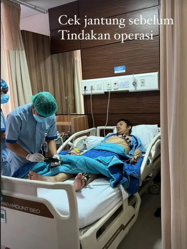 Jalani Operasi Saraf Kejepit, Ini 6 Potret Hanung Bramantyo di Rumah Sakit