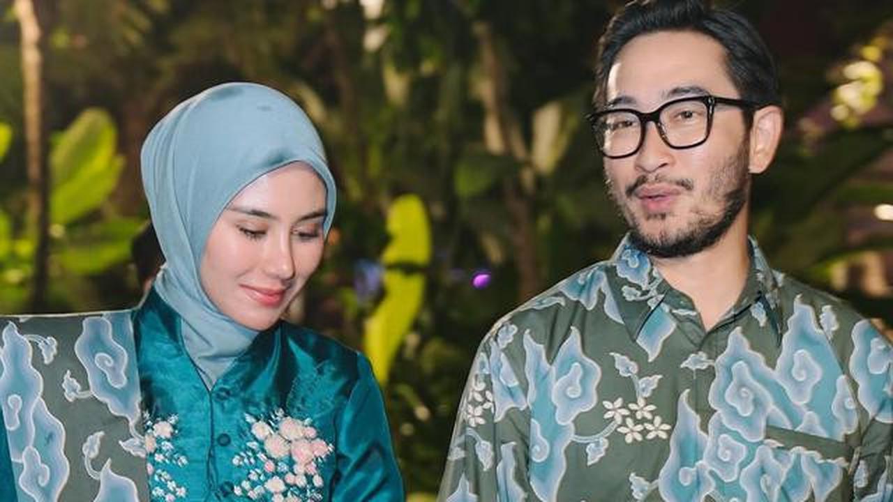 Potret Syahnaz Sadiqah Pakai Kebaya Kerah Shanghai dan Batik Megamendung, Serasi dengan Jeje Govinda