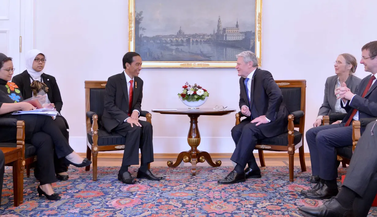 Presiden Jokowi saat bertemu dengan Presiden Jerman Joachim Gauck, Jerman, Senin (18/4). Presiden Jokowi menyampaikan bahwa Indonesia merupakan contoh di mana Islam, demokrasi dan toleransi dapat berjalan seiring. (Biro Pers Setpres)