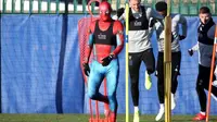 Striker Leicester City, Jamie Vardy, memakai kostum Spiderman saat menjalani latihan tim pada Kamis (17/1/2019). (dok. lcfc.com)