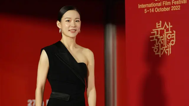 Han Ye Ri dalam Busan International Film Festival. (AP Photo/Ahn Young-joon)