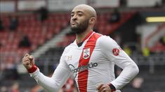 Gelandang Southampton, Nathan Redmond melakukan selebrasi usai mencetak gol kedua timnya ke gawang Bournemouth dalam laga perempatfinal Piala FA 2020/2021 di Vitality Stadium, Bournemouth, Sabtu (20/3/2021). Southampton menang 3-0 atas Bournemouth. (AP/Kirsty Wigglesworth)