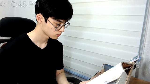 Upload Video Belajar, Pemuda di Korea Selatan dapat Ratusan Ribu Subscriber