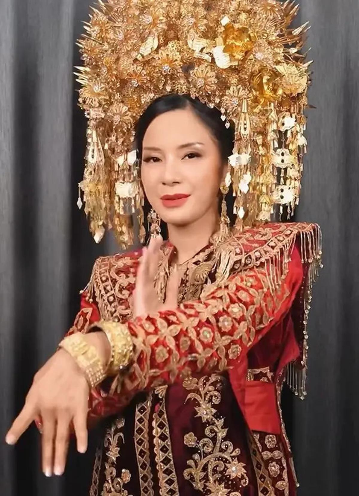 7 Potret Kirana Larasati Kenakan Busana Adat dari Berbagai Daerah di Indonesia, Ekspresikan Kebanggaan
