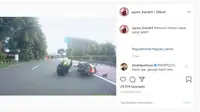 Pemotor Main Belok, Disundul Mobil Sampai Jatuh di Jalan (Instagram)