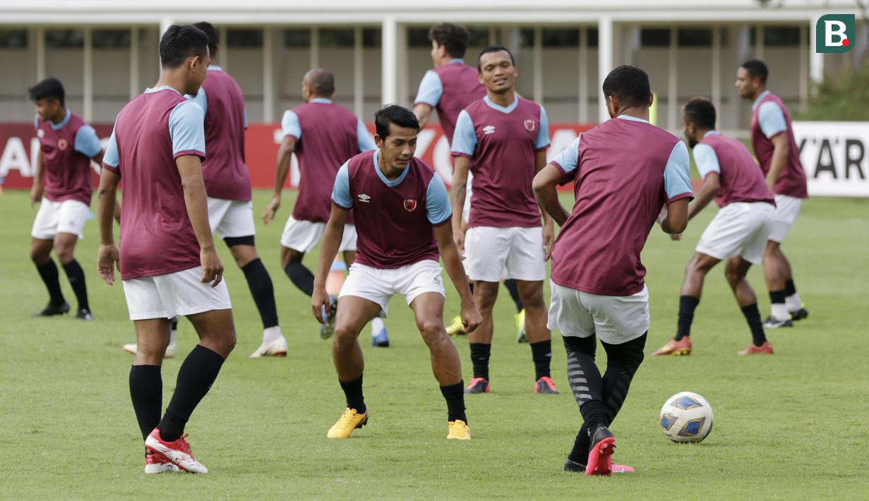 Pemain PSM Makassar saat sesi latihan jelang laga Piala AFC di Stadion Madya, Jakarta, (9/3/2020). PSM Makassar akan berhadapan dengan Kaya FC. (Bola.com/M Iqbal Ichsan)