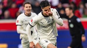 Pemain Borussia Monchengladbach Kevin Diks usai mencetak gol ke gawang Heidenheim. (Istimewa)