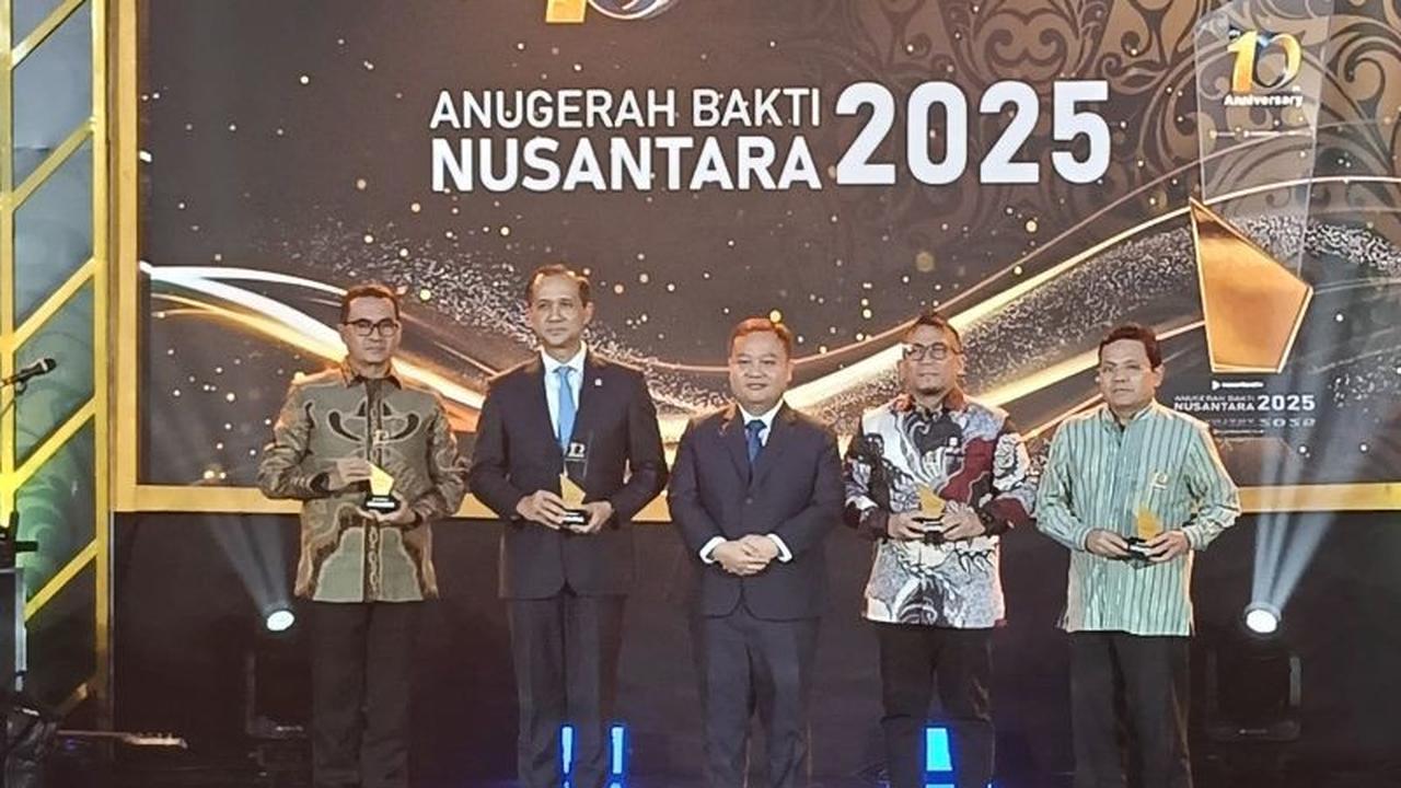 Kemenbud Raih Penghargaan Bergengsi atas Dukungan Program Makan Bergizi Gratis (MBG)