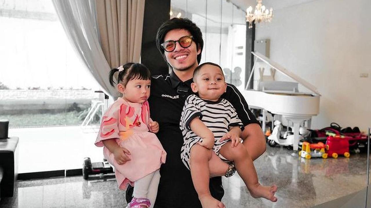 Ada juga yang salfok melihat ekspresi Ameena saat melihat Baby L.