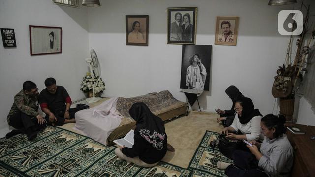 Suasana Rumah Duka Ria Irawan