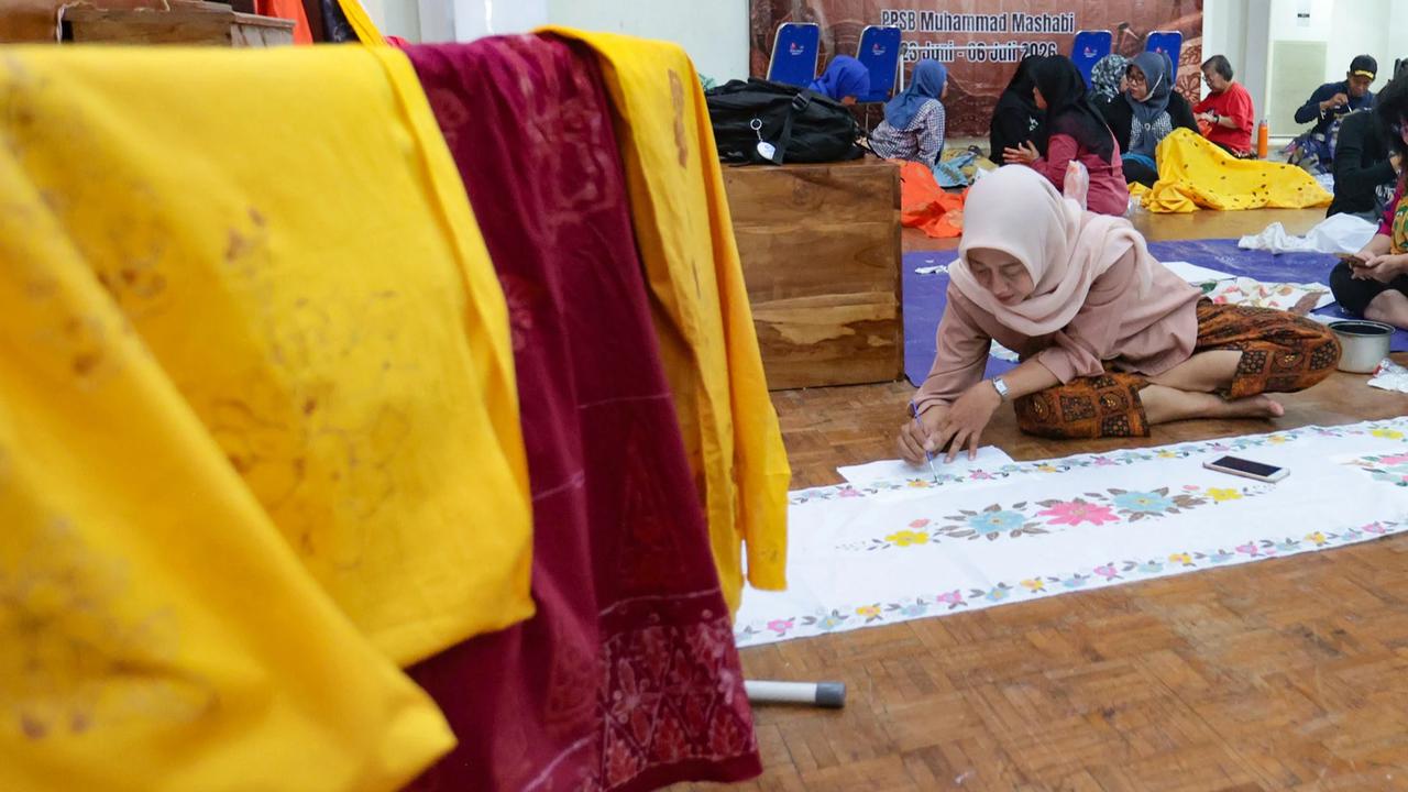 FOTO: Puluhan Peserta Asah Keterampilan Membatik Betawi