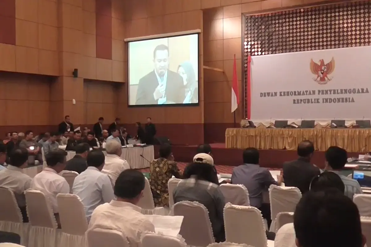 s - DKPP gelar sidang kode etik pemilu - 140811 - c