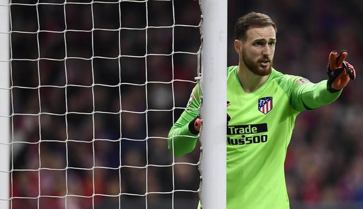 Jan Oblak - Manchester United dikabarkan tertarik kepada kiper Atletico Madrid, Jan Oblak, yang tampil mengesankan di musim ini. Hal ini dipicu oleh semakin menurunnya performa David De Gea yang tampil tidak terlalu baik dalam dua musim terakhir. (AFP/Javier Soriano)
