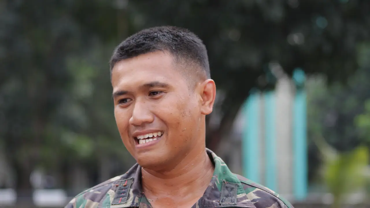 Di penghujung latihan gabungan pada Kamis (9/8/2018), pelatih Paskibraka 2018, Kapten Infanteri Teguh Widakdo merayakan ulang tahunnya yang ke-30 (Foto: M Fajri Erdyansyah)