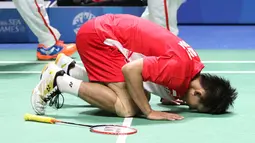 Ekspresi pebulutangkis putra Indonesia, Ihsan Maulana Mustofa, setelah memastikan kemenangan atas pemain Thailand, Suppanyu Avihingsanon. (Bola.com/Arief Bagus)