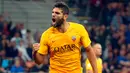 Selebrasi pemain AS Roma, Federico Fazio usai mencetak gol ke gawang AC Milan dalam Serie A Italia di Stadion San Siro, Milan, Jumat (31/8). (Matteo Bazzi/ANSA via AP)