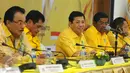 Ketua Umum Partai Golkar Setya Novanto (tengah) saat rapat pengurus di DPP Golkar, Jakarta, Senin (30/5). Menurut kabar ada lebih dari 200 orang yang menjadi pengurus Golkar 2016-2019. (Liputan6.com/Helmi Afandi)