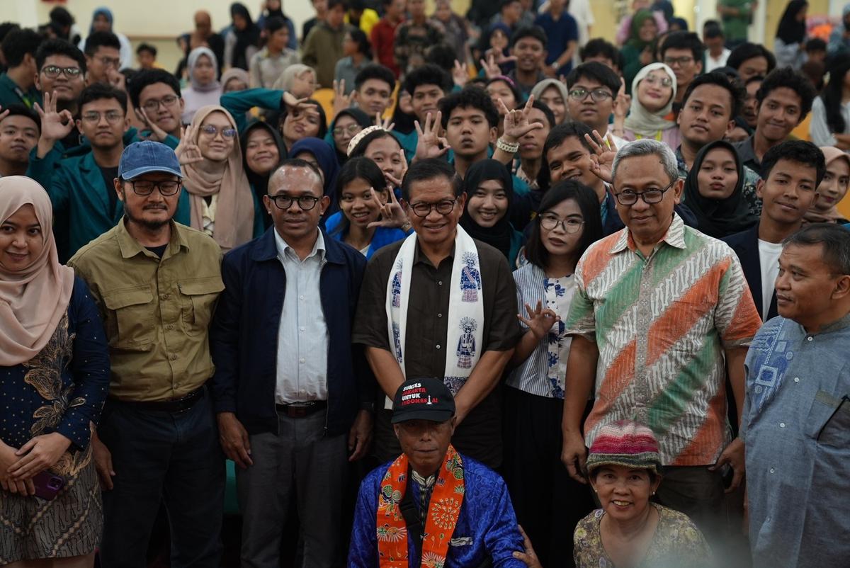 Pramono Anung menghadiri bedah buku Pramono Anung: Jakarta Menyala Sukses Mendunia