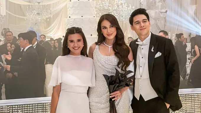 Adu Gaya Artis Kenakan Busana Putih saat Hadir Resepsi Luna Maya dan Maxime