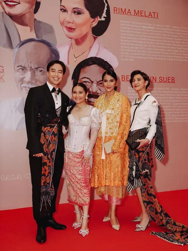 6 Potret Vidi Aldiano dan Sheila Dara Aisha di Red Carpet FFI 2022