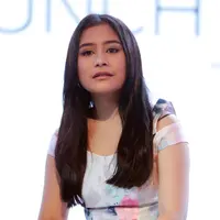 "Iya papa maunya begitu. Papa mau anaknya aman, nggak diapa-apain. Papa malah senang kalau saya nggak pacaran, inginnya langsung nikah," ujar Prilly, di MD Place, Jakarta Selatan, Senin (22/5/2017). (Deki Prayoga/Bintang.com)
