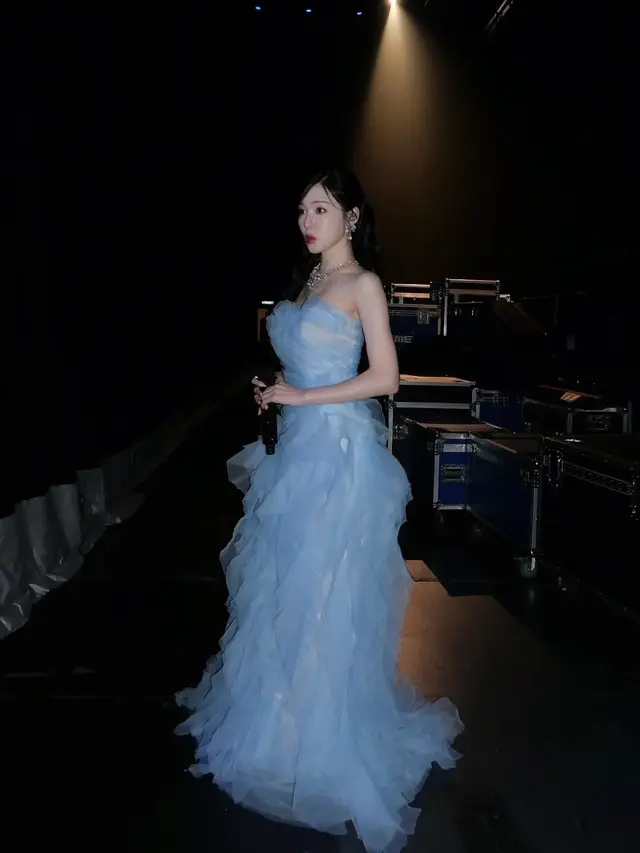 Tiffany Young Kenakan Ball Gown hijau. [@tiffanyyoungofficial]