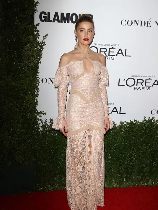 Pasangan ini telah berpisah sejak tahun lalu, namun sampai saat ini proses perceraiannya belum juga selesai. Lantaran itu Amber menuduh Johnny sebagai penyebab dibalik semuanya.(doc.mirror.co.uk)