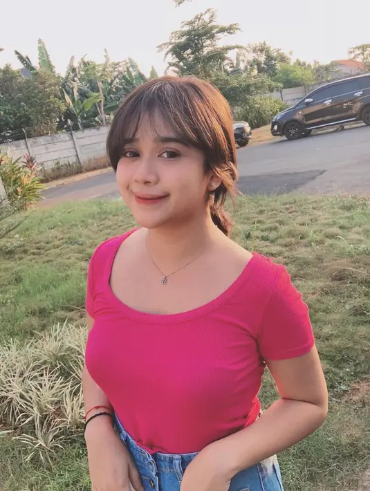 "Jadi rebahan menurut aku gapapa, tapi jangan lama-lama, kita harus tetap produktif. Karena waktu itu kan berjalan terus, kita gak tahu apa yang terjadi nanti gitu," tukas Brisia Jodie. (Instagram/brisiajodie96)