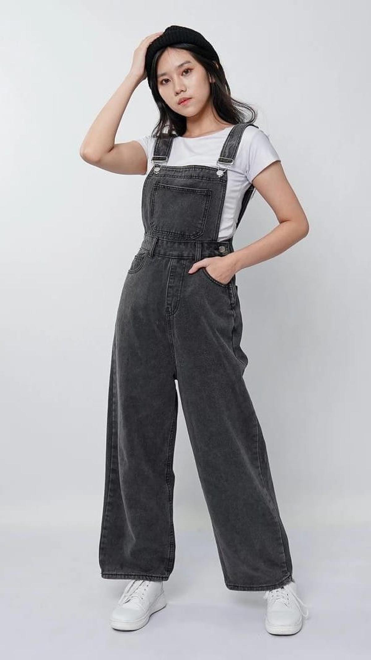 <b>3. Jumpsuit atau Overall</b><br>