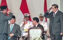 VIDEO: Adab Prabowo Mendengar Pidato SBY, Berdiri Saling Hormat saat Resmikan Kampus Baru Unhan
