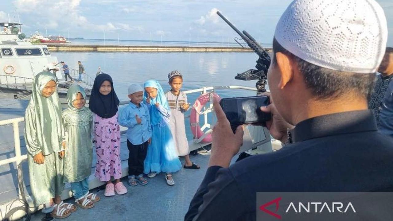 Warga Serbu KRI Makassar, Rayakan Idul Fitri 2026 dengan Kemanunggalan TNI AL